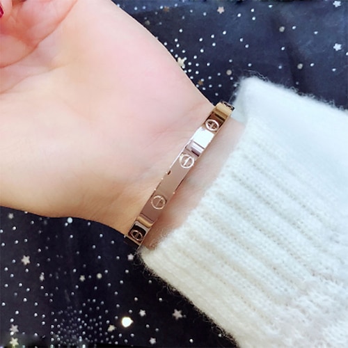 No diamonds rose gold bracelet)