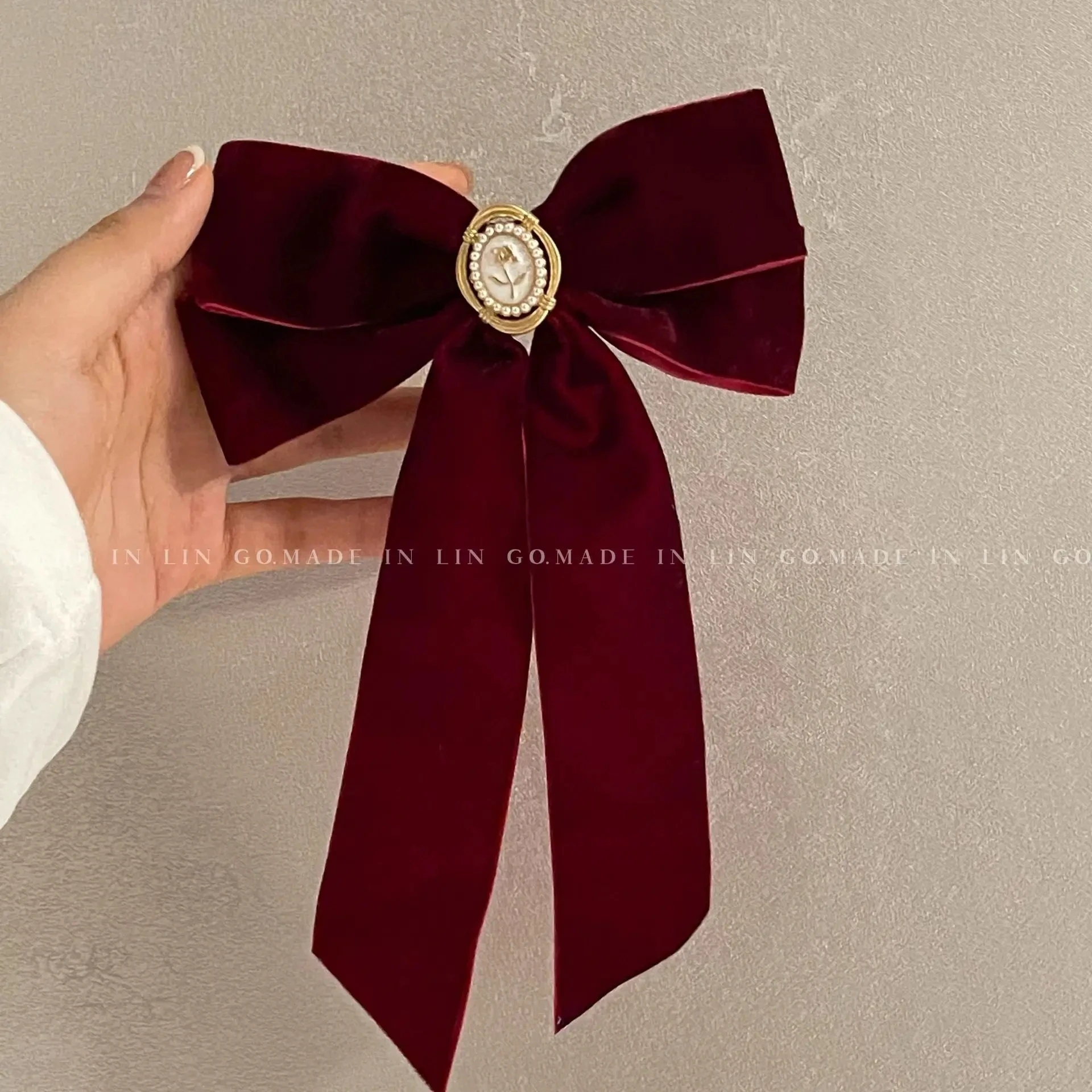 red bow tail