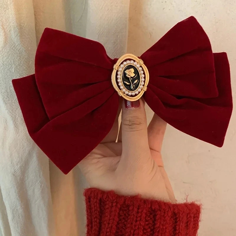 red bow
